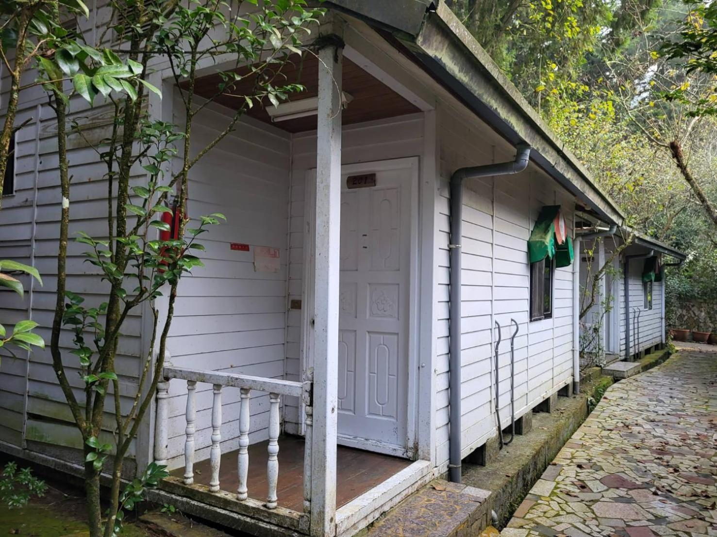Gemlu Villa Lugu Exteriör bild